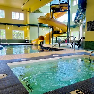 Super 8 By Wyndham Shawnessy Area YYC